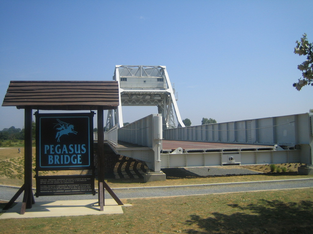 Pegasus Bridge et les parachutages britanniques